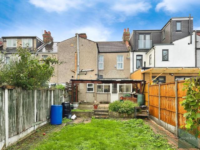 House for sale in Newbury Park, Greater London