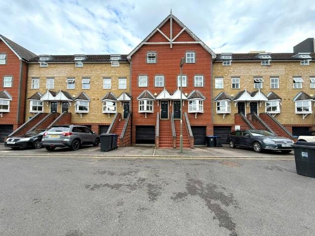House for sale in Horsell, Woking