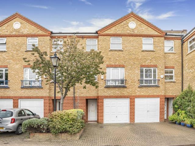 House for sale in London Borough of Hounslow, Greater London