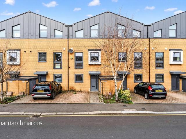 House for sale in London Borough of Merton, Mitcham