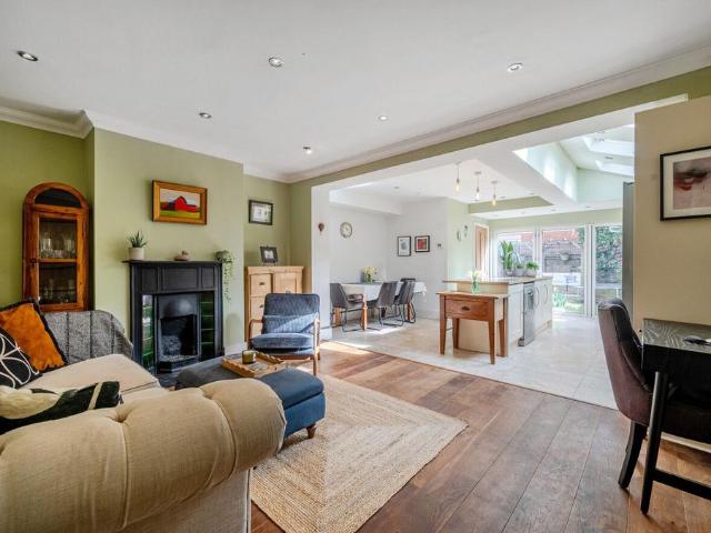 House for sale in Southborough, Sandown Park