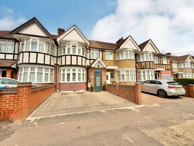 House for sale in Harrow Weald, Greater London