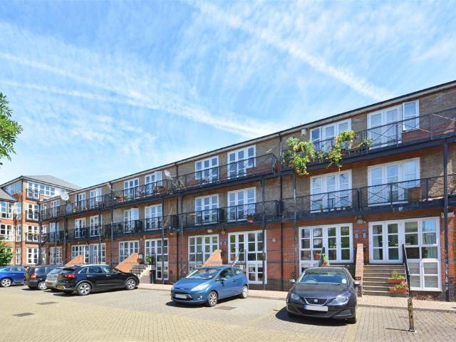 House for sale in Bromley-by-Bow, Cat Hill