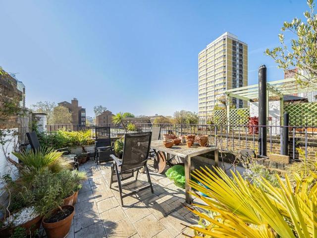 House for sale in Vauxhall, Greater London