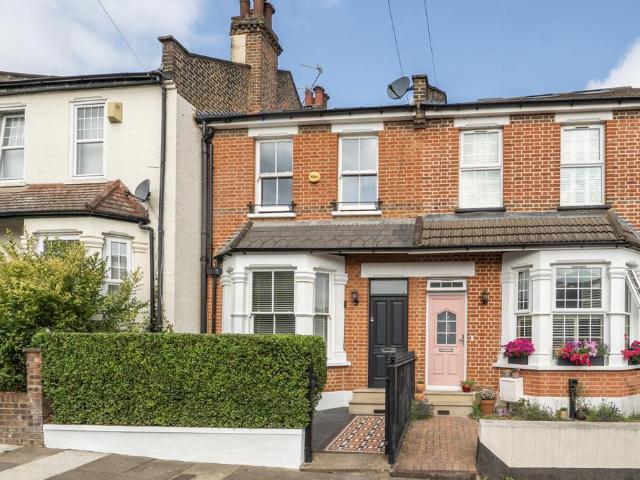 House for sale in Colney Hatch, Greater London