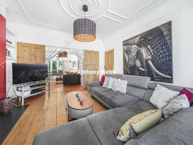 House for sale in Palmers Green, Greater London