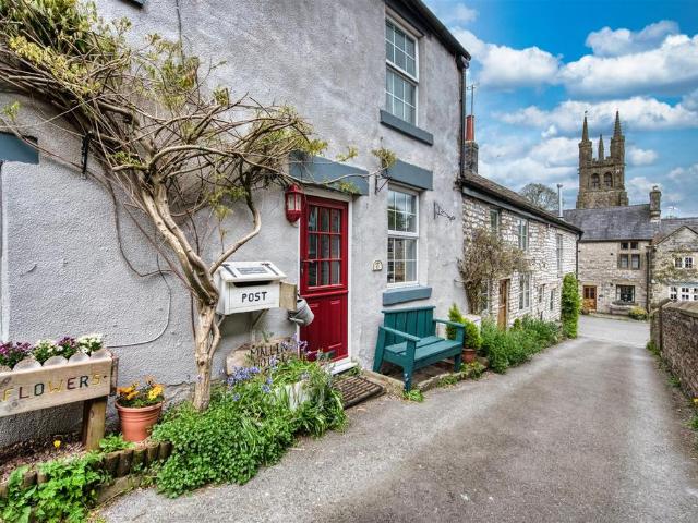 House for sale in Froggatt, East Midlands