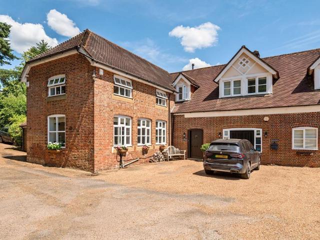 House for sale in Littlecote, West Sussex