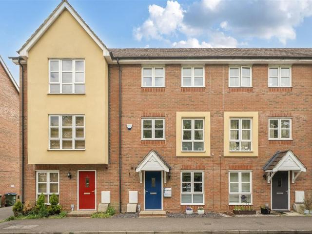 House for sale in Walton Court, Aylesbury