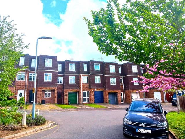 House for sale in Yiewsley, Greater London