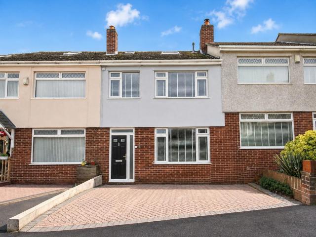 House for sale in Kingswood