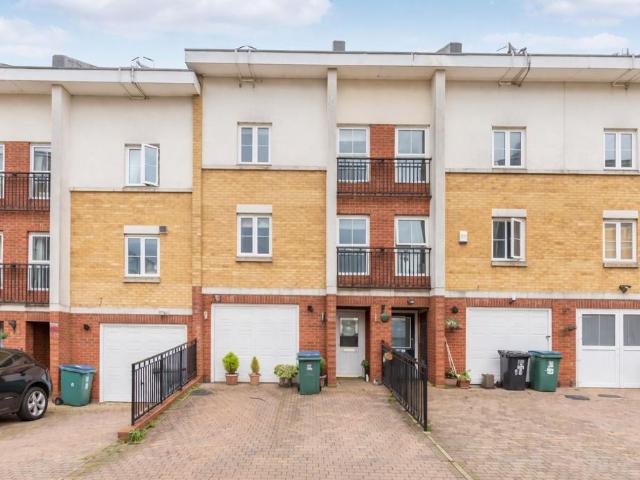 House for sale in Holywell Estate, North Watford