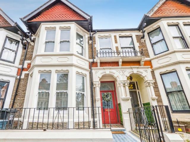 House for sale in Plasnewydd, Falcon Lodge