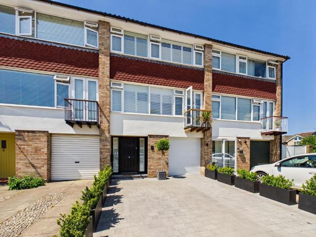 House for sale in Lunnon, Buckinghamshire