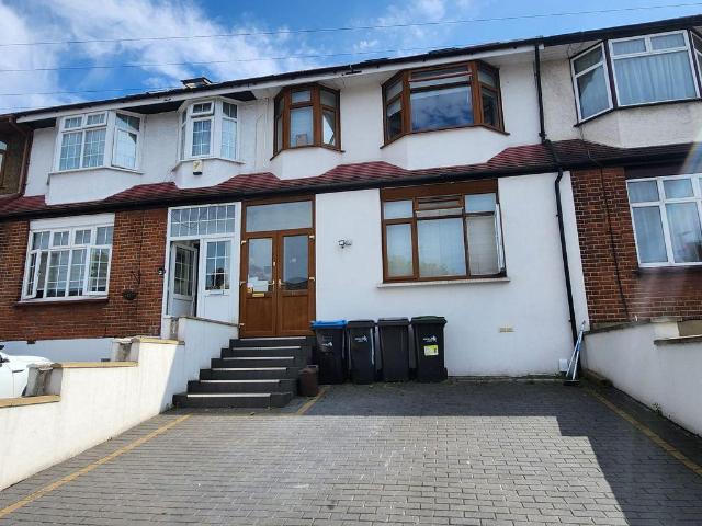 House for sale in Bowes, Greater London