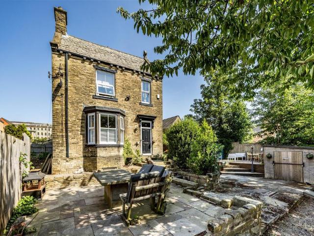 House for sale in Buttershaw, West Yorkshire