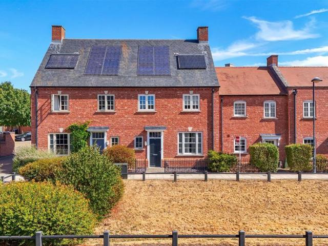 House for sale in Upton