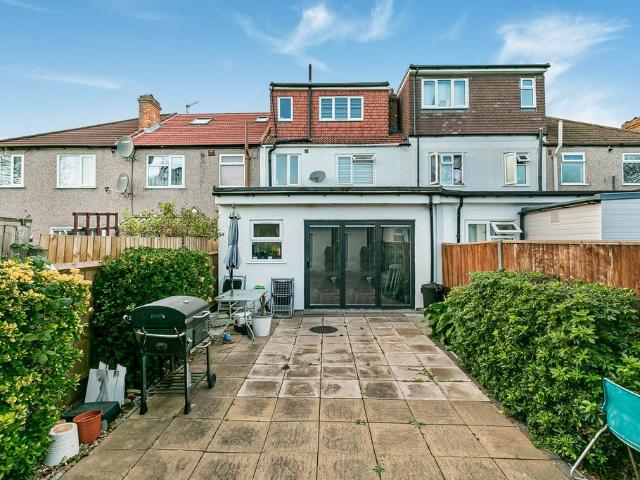 House for sale in London Borough of Merton, Mitcham