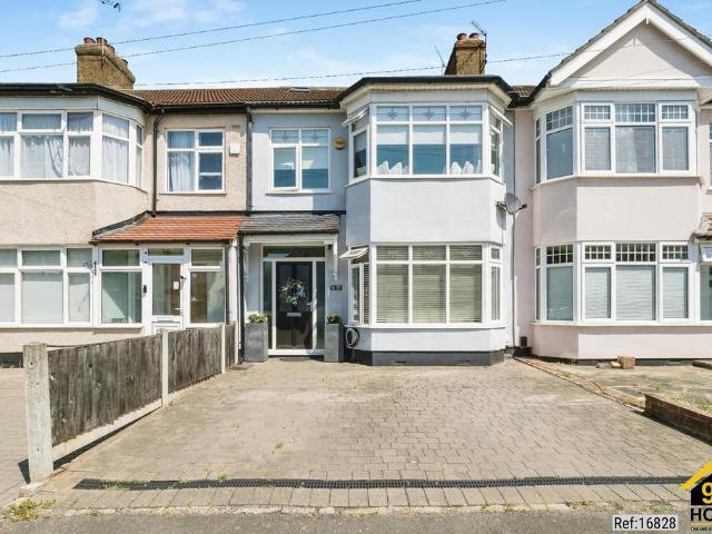 House for sale in Ardleigh Green, Greater London