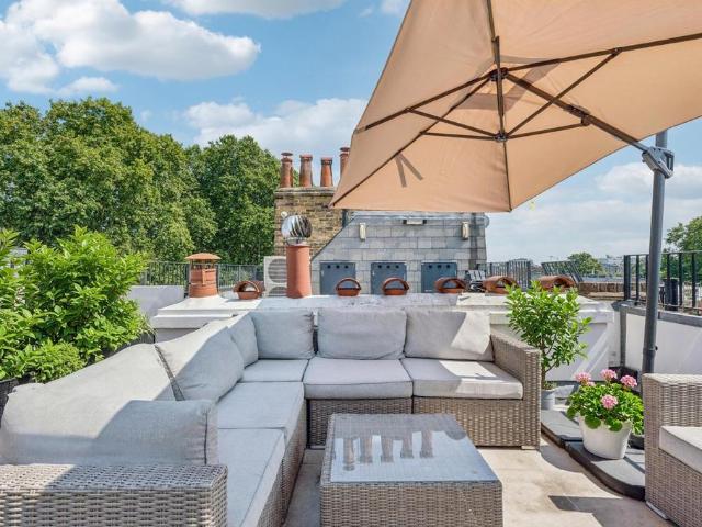 House for sale in Hans Town, Greater London