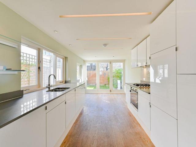 House for sale in West Kensington, Greater London