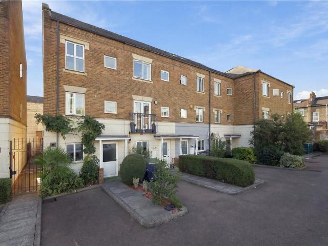 House for sale in Brownswood Park, Greater London