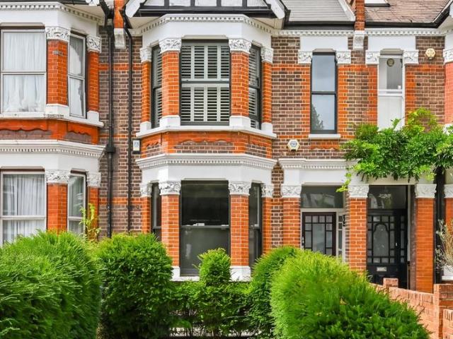 House for sale in Brondesbury, Greater London