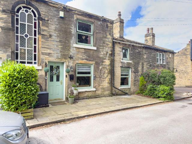 House for sale in Lower Wyke, West Yorkshire