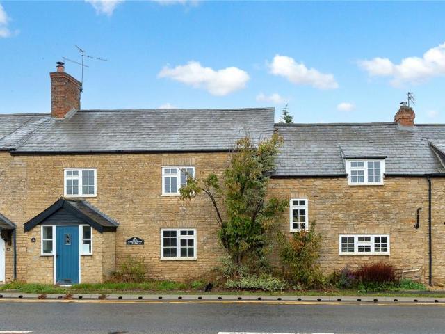 House for sale in Potterspury, West Northamptonshire
