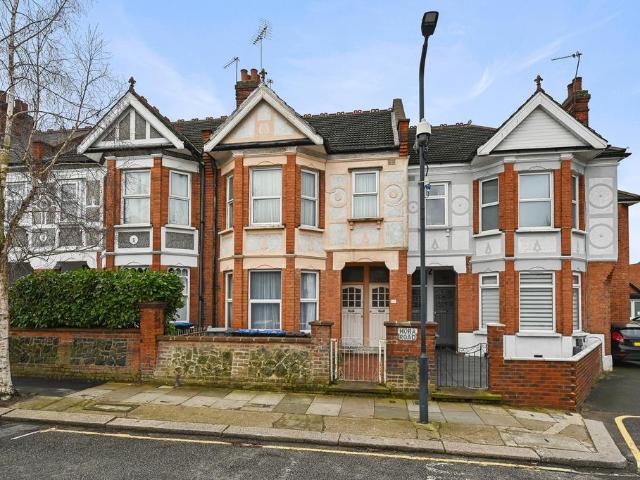 Flat for sale in Cricklewood, Greater London