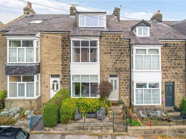 House for sale in Esscroft, Bradford