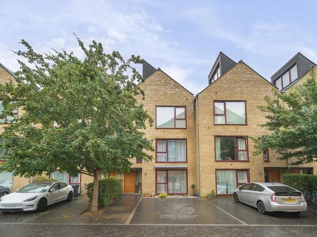 House for sale in Denham