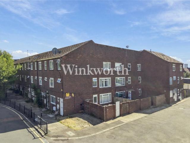 House for sale in Duckett's Green, Greater London