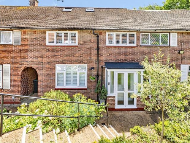 House for sale in Watford Rural, Batchworth