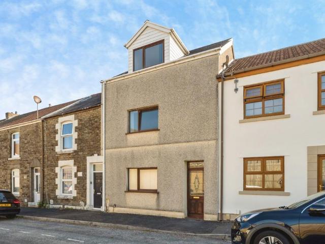 House for sale in Cwmbwrla, Nangreaves