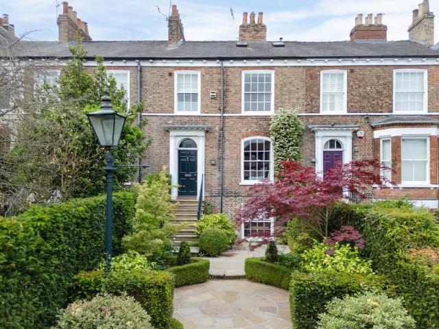 House for sale in High Field, York