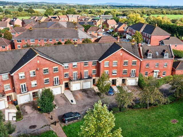 House for sale in Marshfield, Newport