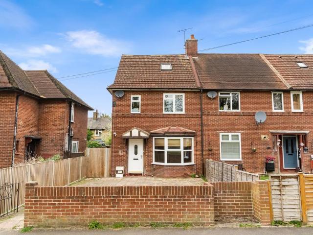 House for sale in Rosehill, Greater London