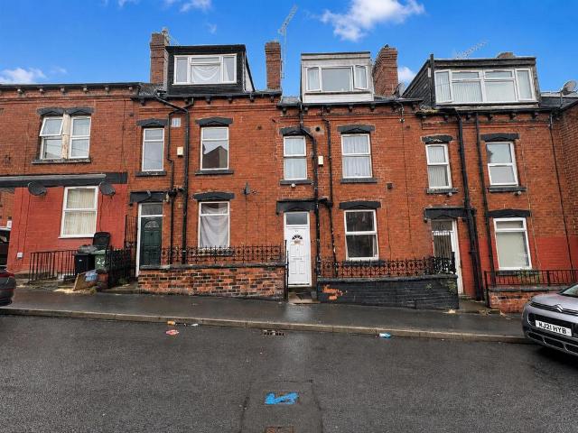 House for sale in Armley, West Yorkshire
