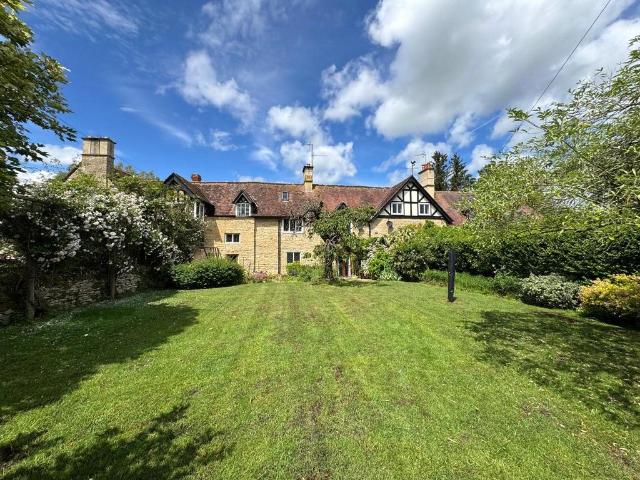 House for sale in Crookhill, Worcestershire
