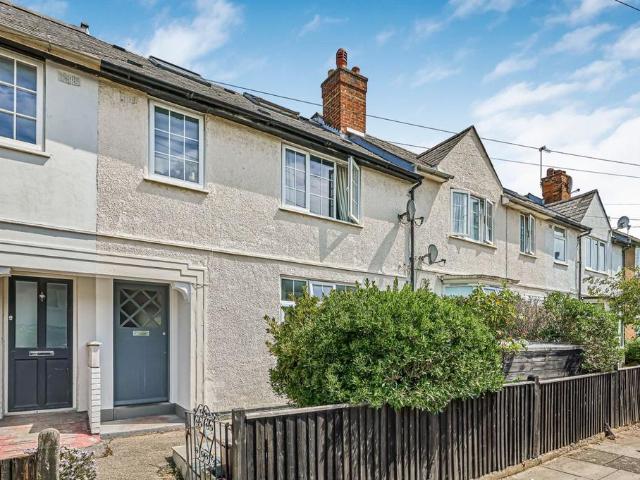 House for sale in Summerstown, Greater London