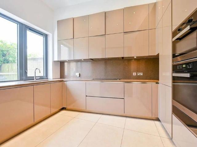 House for sale in Strand-on-the-Green, Greater London