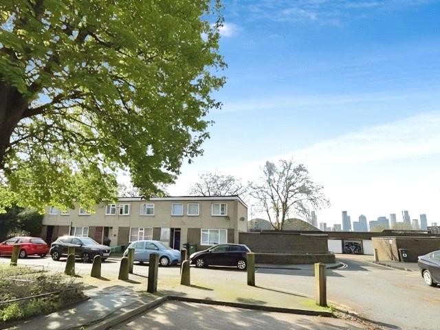 House for sale in London Borough of Lewisham, New Cross
