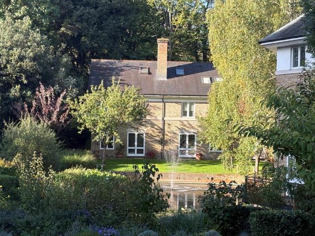 House for sale in Kingston Vale, Greater London