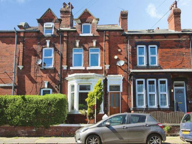 House for sale in Armley, West Yorkshire