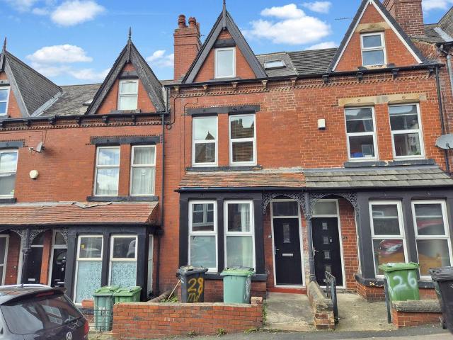 House for sale in Hyde Park, West Yorkshire