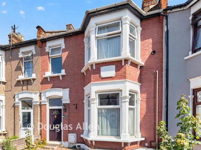 House for sale in Newbury Park, Greater London