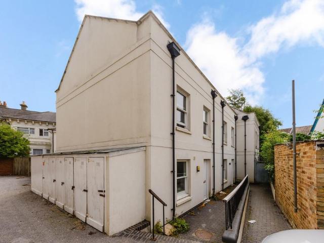 House for sale in Round Hill, Brighton & Hove