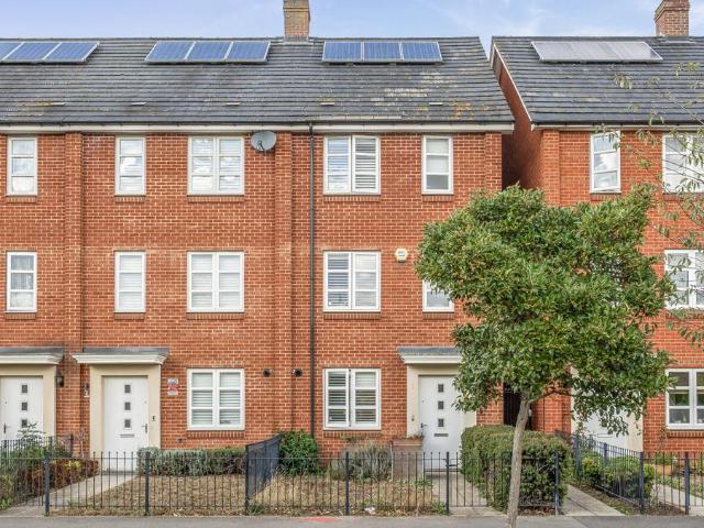 House for sale in London Borough of Merton, Mitcham