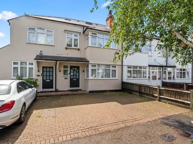House for sale in Motspur Park, Greater London